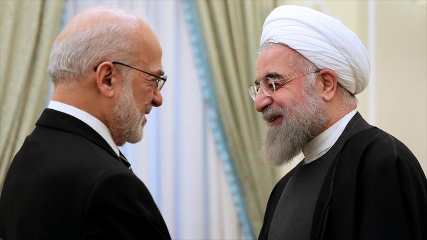El canciller iraquí, Bashar al-Yafari, (izqrda.) se reúne con el presidente iraní, Hasan Rohani, en Teherán (capital persa), el 6 de enero de 2016.