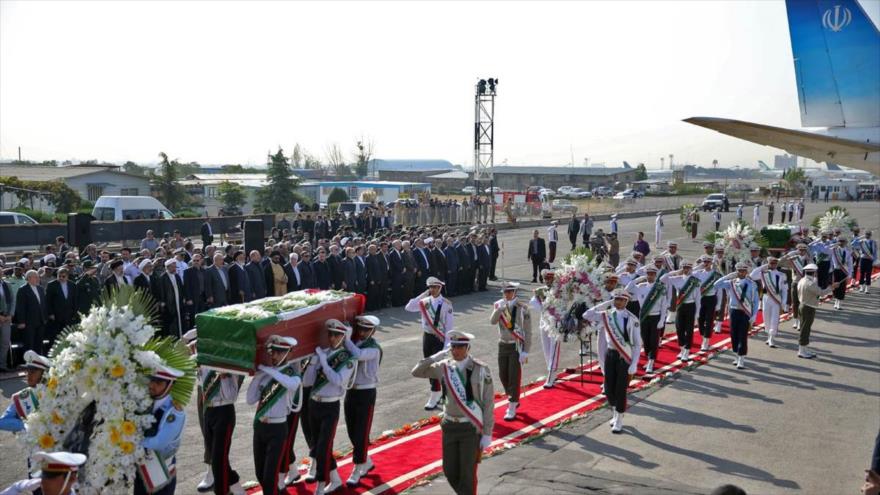 Los restos mortales de víctimas iraníes de la tragedia en Mina fueron recibidos en Teherán, capital de Irán. 3 de octubre de 2015.