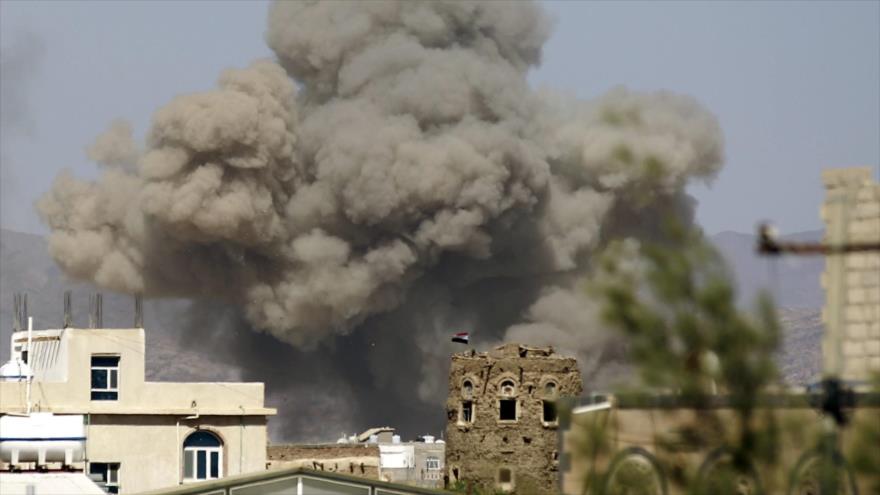 Bombardeos saudíes en Saná, la capital yemení.