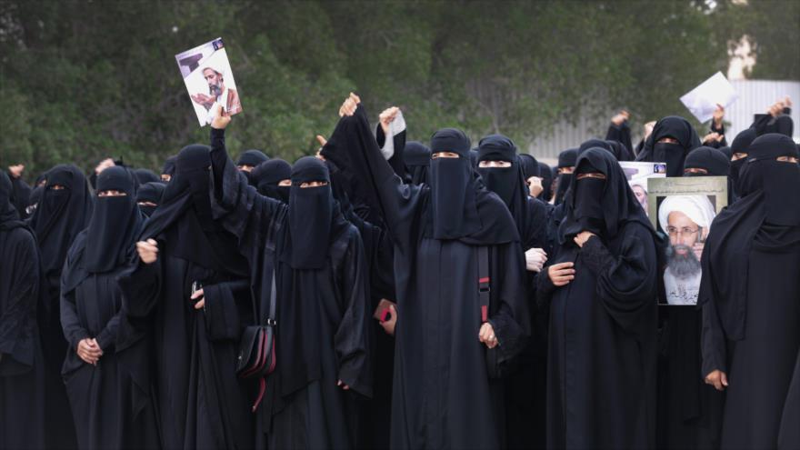 Mujeres saudíes en Al-Qatif condenan la ejecución de Nimr Baqer al-Nimr por el régimen de Al Saud.