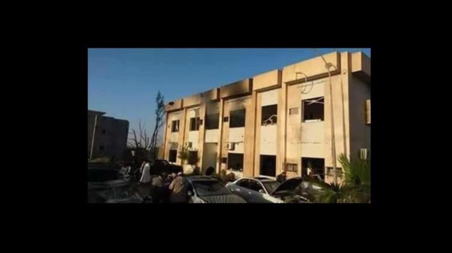 Las primeras imágenes divulgadas en redes sociales del atentado contra una escuela policial en Libia, 7 de enero de 2016.