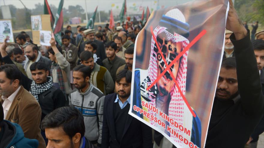 Manifestación antisaudí de los paquistaníes en condena de la ejecución del sheij Nimr Baqer al-Nimr, el 3 de enero de 2016.