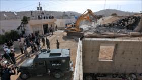 Excavadora israelí demuele otra casa palestina en Ramalá