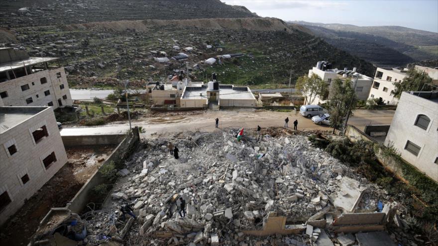 Los escombros de la vivienda de la familia de Mohanad al-Halabi, presunto autor de un ataque antisraelí en octubre de 2015 en la aldea cisjordana de Surda, cerca de Ramalá, 9 de enero de 2016.