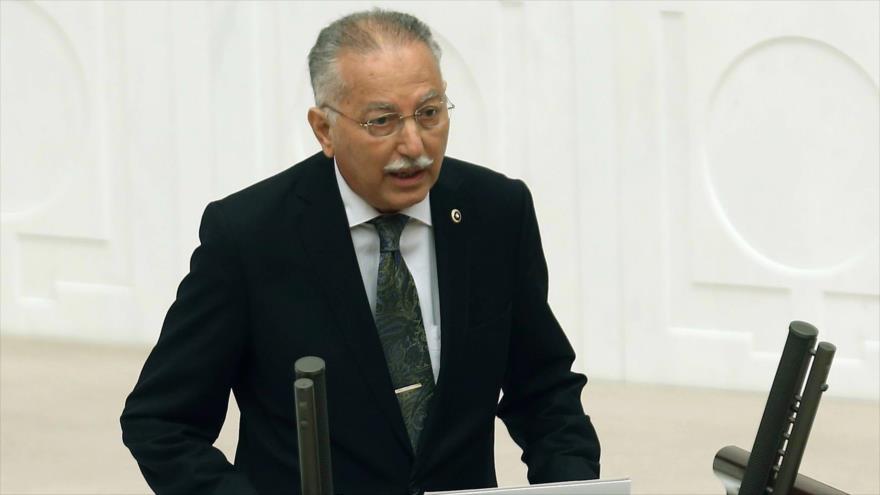 Ekmeleddin Ihsanoglu, diputado del opositor Partido del Movimiento Nacionalista (MHP, por sus siglas turcas).