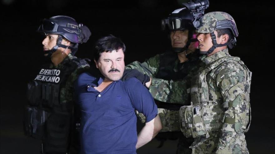 Militares mexicanos trasladan a Joaquín "El Chapo" Guzmán a la misma cárcel de la que se fugó en julio.