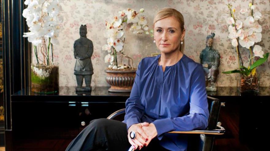 La presidenta de la Comunidad de Madrid, Cristina Cifuentes, posa en octubre de 2012 en la sede del Gobierno regional.