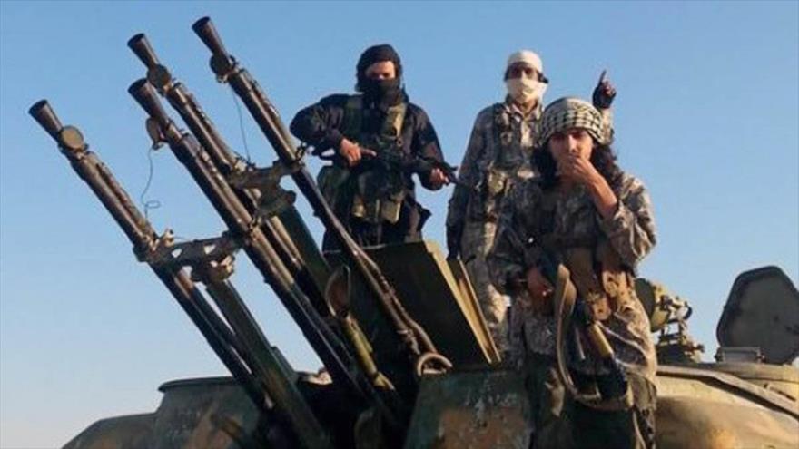 Combatientes del grupo takfirí EIIL en Irak.