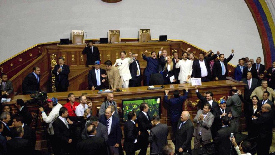 Legisladores de la oposición venezolana en la sala de la Asamblea Nacional (AN).