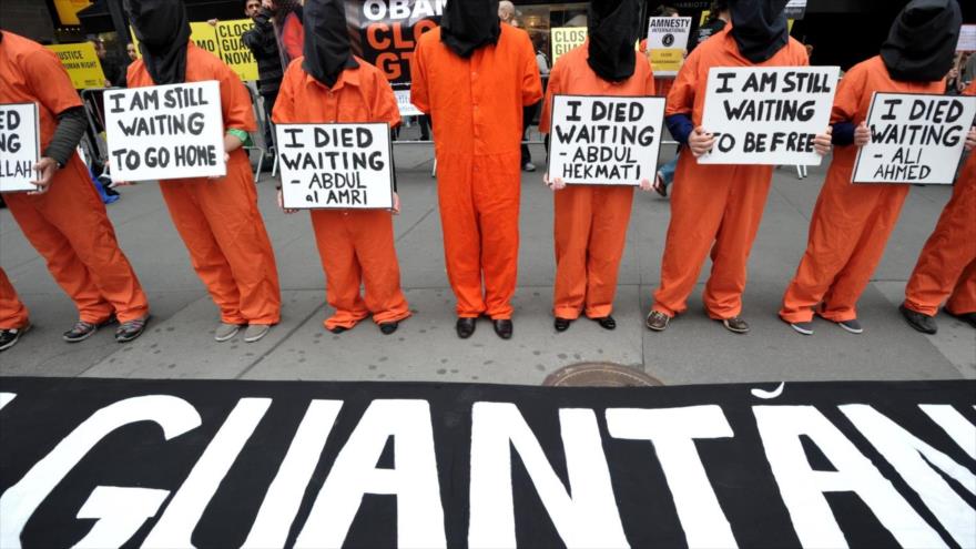 Una protesta de activistas pro derechos humanos estadounidenses en la ciudad de Nueva York contra la prisión militar de Guantánamo.
