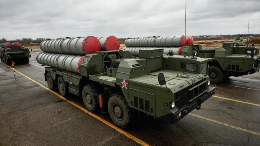 Sistemas de defensa antiaérea S-300, de fabricación rusa.