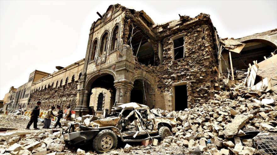Un edificio destruido en los ataques saudíes contra la ciudad de Saná, la capital de Yemen.