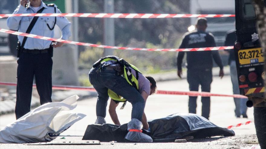 Cuerpo sin vida de un palestino abatido por las fuerzas israelíes en una región de la ocupada Cisjordania.