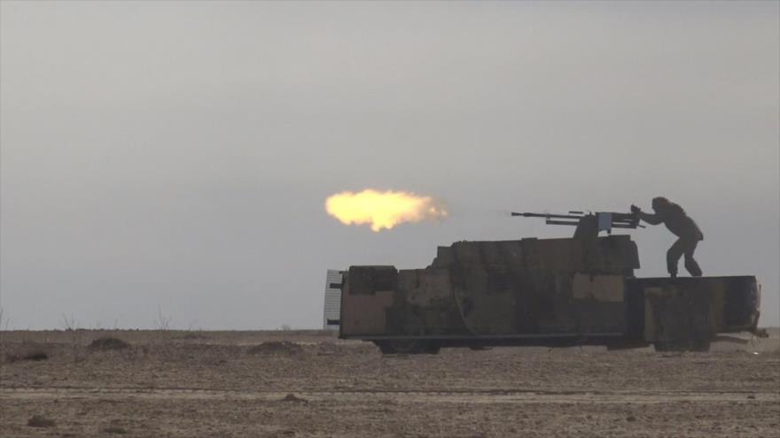 Miembro del grupo terrorista EIIL (Daesh, en árabe) en la localidad de Al-Furat, la provincia de Deir ez- Zor, este de Siria.