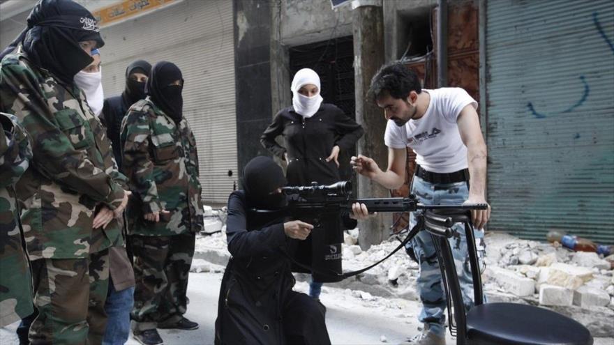 Supuestas miembros del grupo terrorista EIIL (Daesh, en árabe).