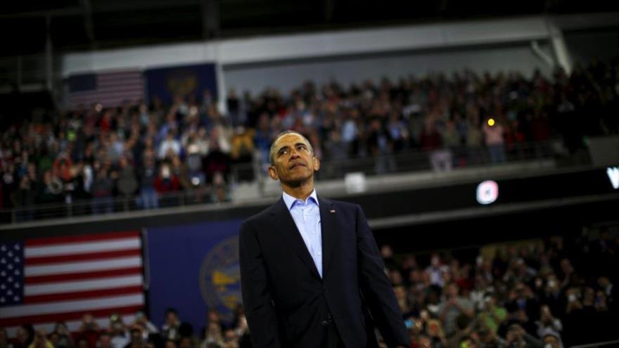 Presidente de EE.UU., Barack Obama, ofrece un discurso en la universidad de Nebraska en la ciudad de Omaha (centro), 13 de enero de 2016.