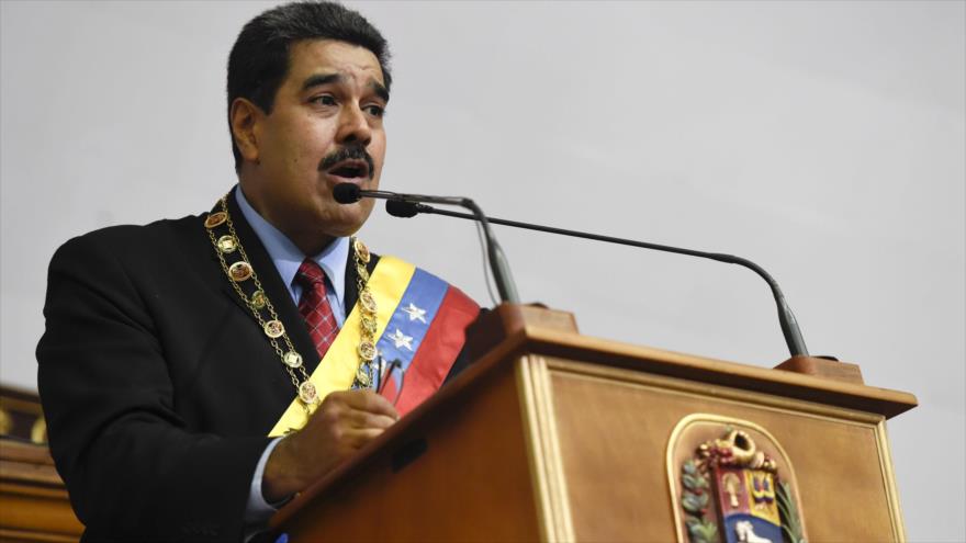 El presidente de Venezuela, Nicolás Maduro, presenta el informe anual de su gestión 2015 ante la Asamblea Nacional en Caracas, 15 de enero de 2016. 