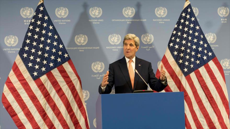 El secretario de Estado estadounidense, John Kerry, mantiene una conferencia de prensa en la sede de la Agencia Internacional de Energía Atómica (AIEA) en Viena, Austria, 16 de enero de 2016.