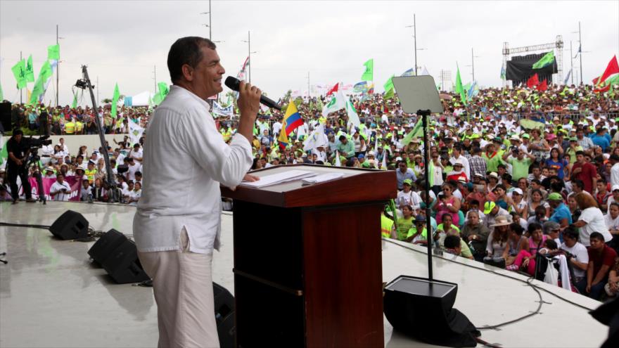 El Presidente de Ecuador, Rafael Correa, asiste a la celebración de los 9 años de la Revolución Ciudadana. Le acompañaron miles de seguidores, así como varios colaboradores de las distintas carteras de Estado, que apoyan este proceso de cambio, 16 de enero de 2016.