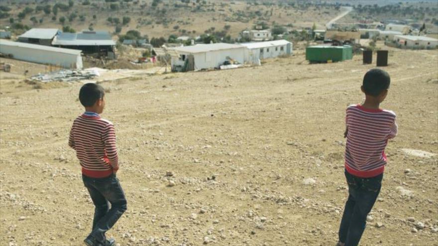 Dos niños beduinos palestinos que viven en el pueblo Umm al-Hiran, no reconocido por el régimen israelí.