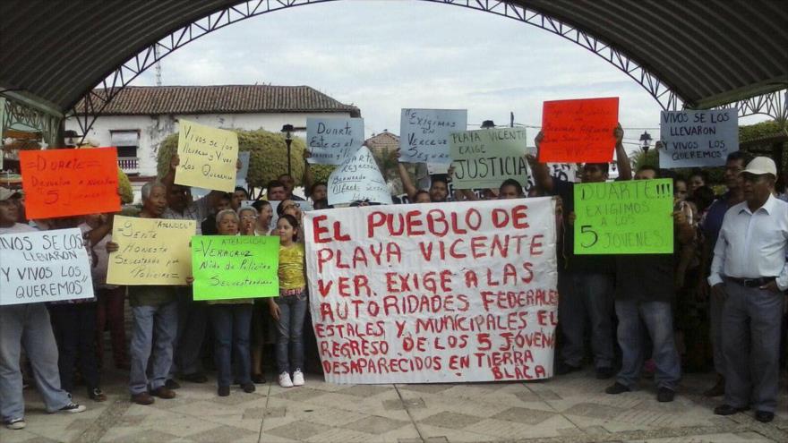 El pueblo de Playa Vicente reclama el regreso de los 5 jóvenes desaparecidos en Tierra Blanca, en Veracruz, sureste de México.