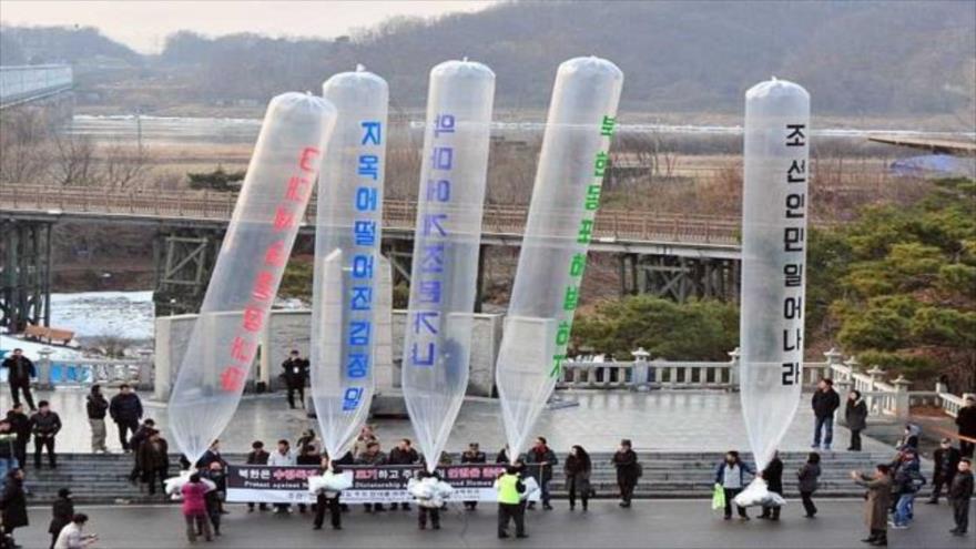 Activistas surcoreanos lanzan globos anti-Pyongyang en las fronteras entre ambas Coreas.