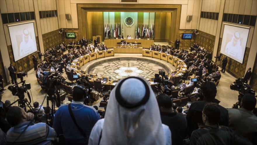 Los ministros de Asuntos Exteriores de países árabes durante una reunión de emergencia de la Liga Árabe (LA), celebrada en El Cairo, capital egipcia, para abordar las tensiones diplomáticas entre Irán y algunos países árabes, 10 de enero de 2016.