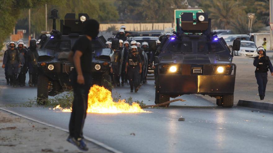 Vehículos militares de las fuerzas de seguridad de Baréin.