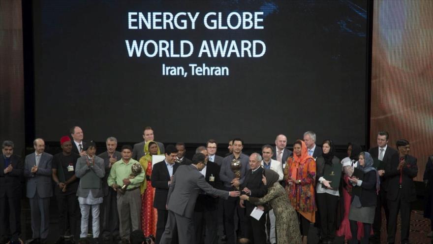 La 16ª entrega del “Premio Mundial Planeta de Energía” de 2016 se celebró en el centro de conferencias de la Torre Milad, en Teherán, la capital persa, 19 de enero de 2016.