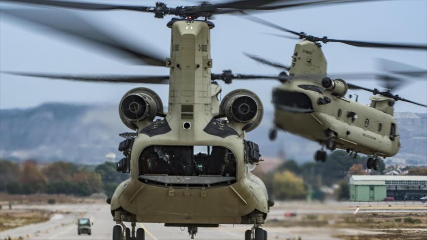 Helicópteros militares estadounidenses CH-47F Chinook.