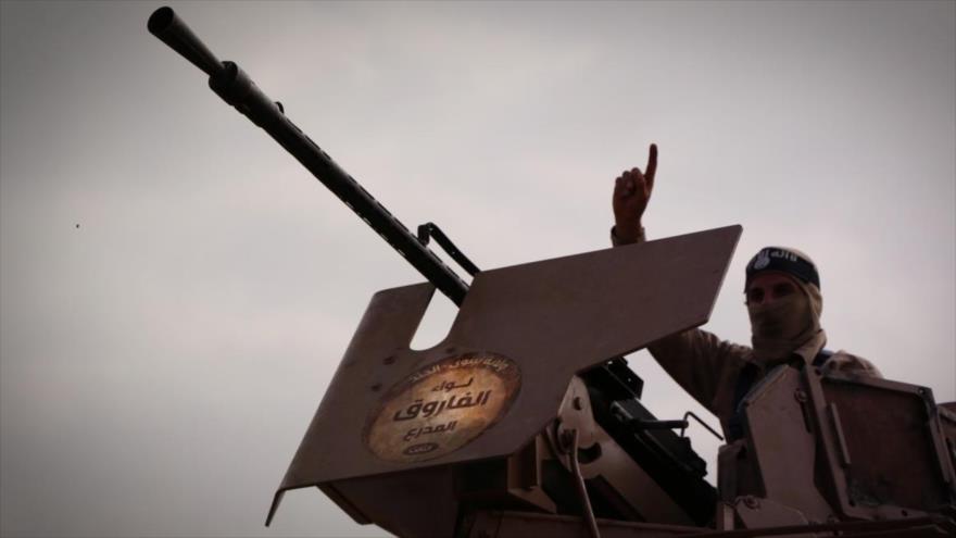 Un integrante del grupo terrorista EIIL (Daesh, en árabe).