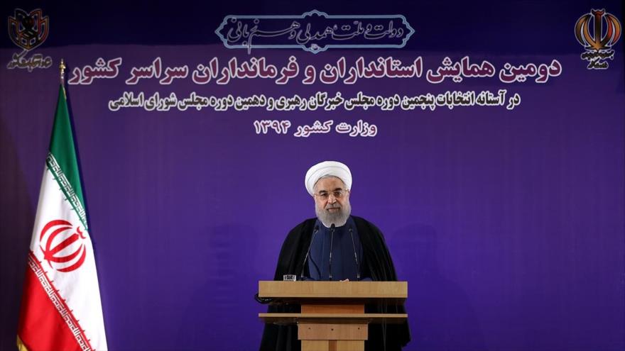 El presidente de Irán, Hasan Rohani, ofrece un discurso ante un grupo de gobernadores provinciales iraníes en Teherán, capital persa, 21 de enero de 2016.
