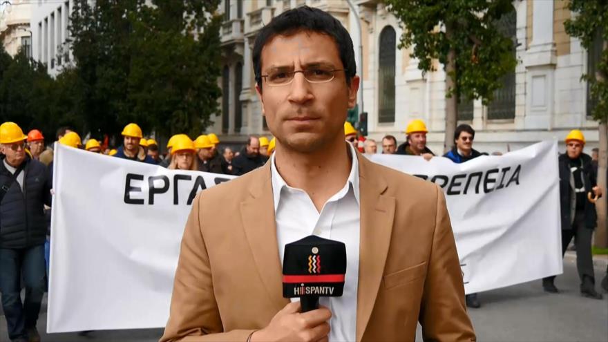 “El movimiento de la corbata” protesta en Grecia por recortes 