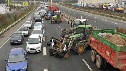 Protesta de agricultores bloquea carreteras en Francia