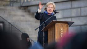 Hillary Clinton carga contra Sanders por su plan de normalizar lazos con Irán