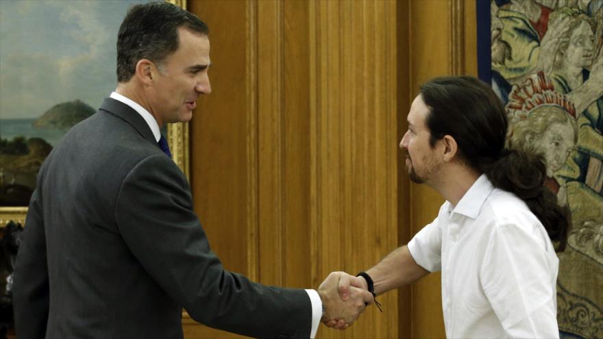 Pablo Iglesias, líder de Podemos, se reúne con el rey Felipe VI en el Palacio de Zarzuela en Madrid, 22 de enero de 2016.