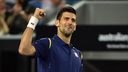 Djokovic y Federer avanzan a octavos de final del Abierto de Australia