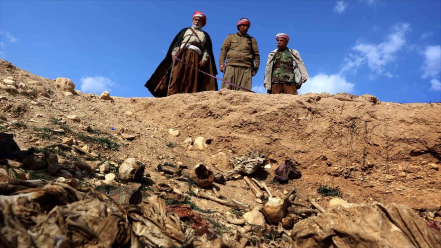 Una fosa común en las afueras de la ciudad de Sinyar, en el noroeste de Irak.