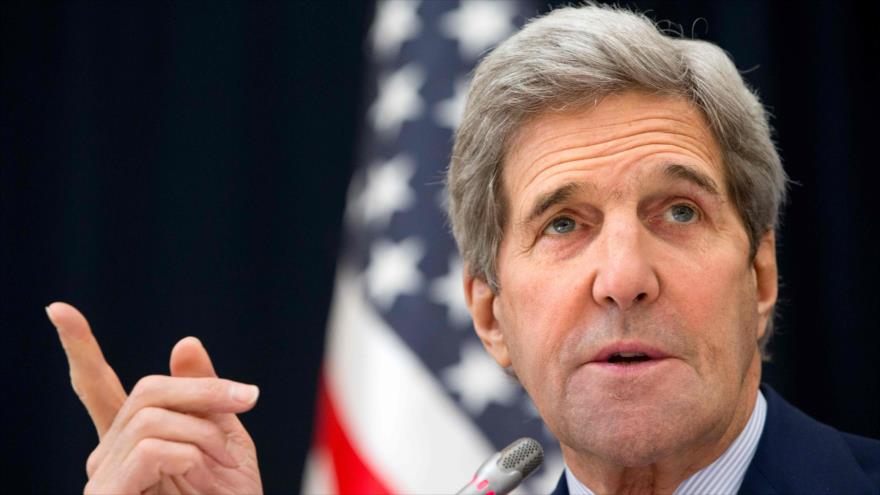 El secretario de Estado estadounidense, John Kerry, ofrece una rueda de prensa después de reunirse con sus homólogos de los reinos árabes ribereños del Golfo Pérsico que integran el Consejo de Cooperación del Golfo (CCG) en Riad, capital saudí, 23 de enero de 2016.