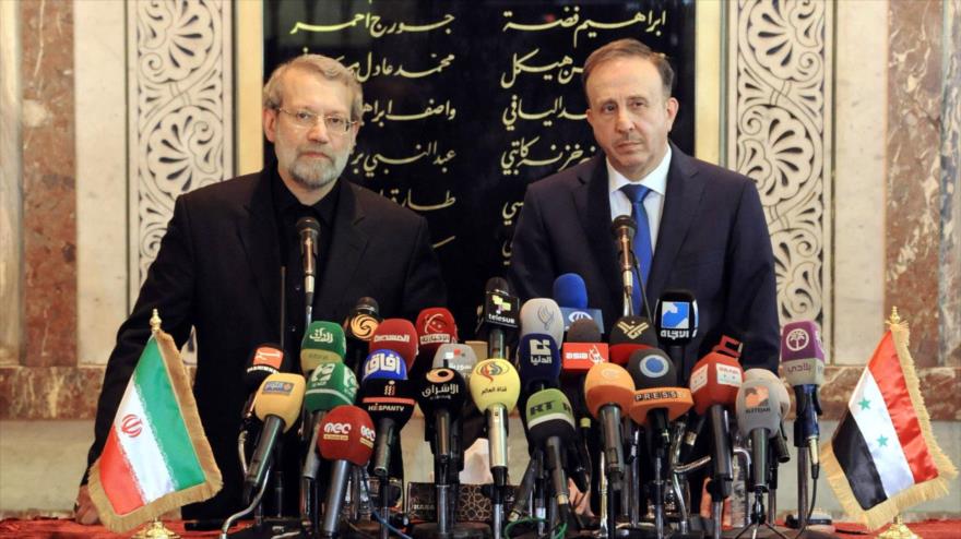 Los presidentes del Parlamento de Irán (izda.), y de Siria, Ali Lariyani y Mohamad Yihad al-Laham, respectivamente.