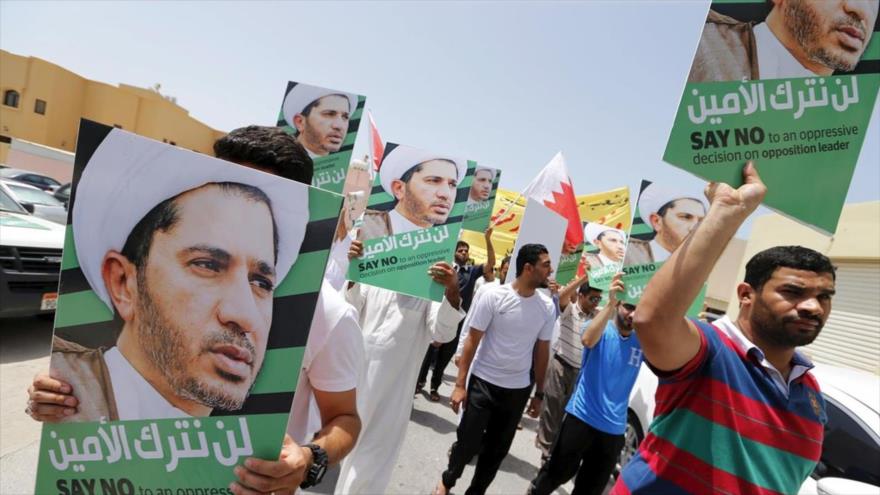 Manifestantes bareiníes piden la liberación del sheij Ali Salman, secretario general de Al-Wefaq, principal partido opositor del país.