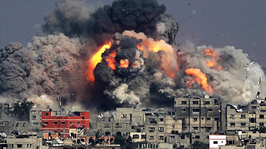 Explosión resultante de un ataque aéreo israelí sobre la Franja de Gaza.