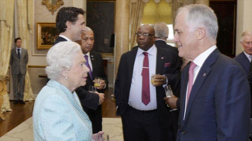 La reina Isabel II, junto al primer ministro de Australia, Malcom Turnbull, en noviembre de 2015. 
