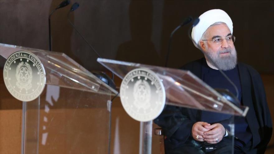 El presidente de Irán, Hasan Rohani, durante la ceremonia de rúbrica de diversos acuerdos bilaterales celebrada en Roma, capital italiana, 25 de enero de 2016.