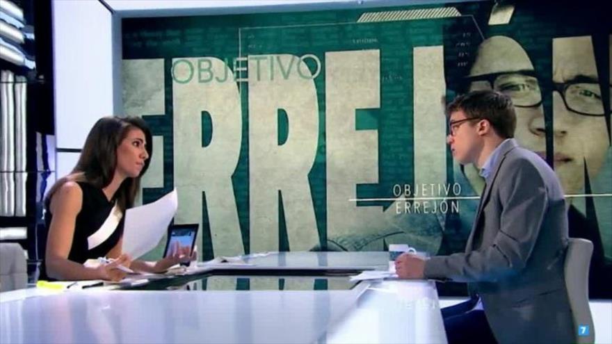 El diputado y secretario político de Podemos, Íñigo Errejón, es interrogado en Cuatro por Ana Pastor, 24 de enero de 2016.