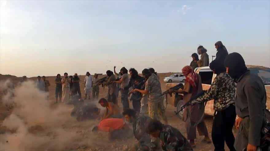 Los terroristas de EIIL (Daesh, en árabe) fusilan a un grupo de iraquíes en la provincia de Nínive (noroeste).