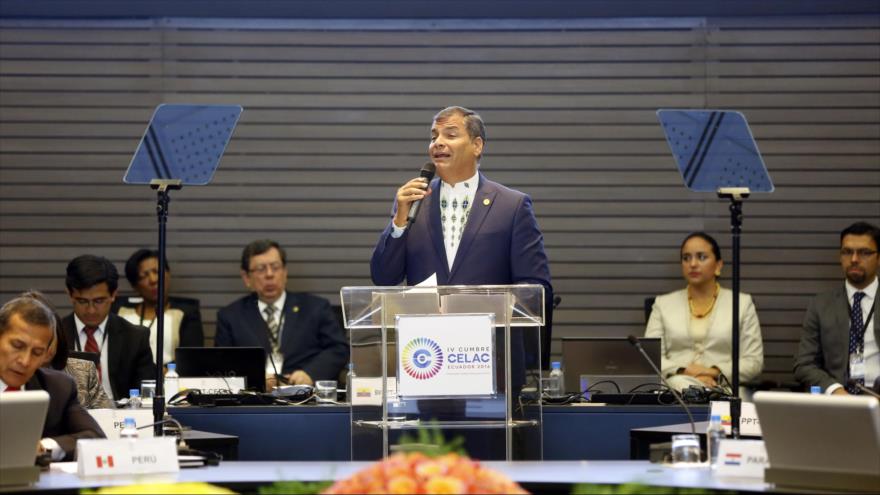 El presidente ecuatoriano, Rafael Correa, habla durante la inauguración de la IVª Cumbre de la Comunidad de Estados Latinoamericanos y Caribeños (Celac) en Quito, capital de Ecuador, 27 de enero de 2016.