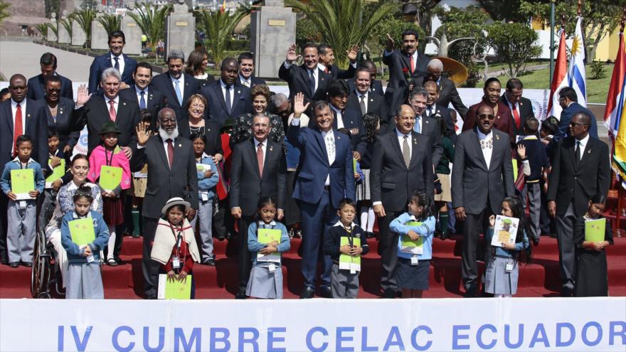 Líderes y presidentes de los países miembros de la Celac en la IVª cumbre del organismo en Quito (capital de Ecuador), 27 de enero de 2016.