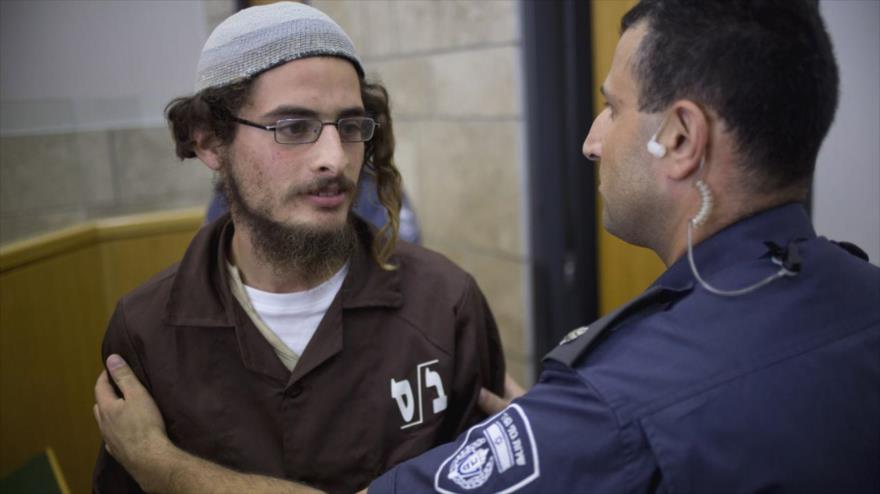 Meir Ettinger, el colono acusado de incendiar vivo a la familia Daubasha, comparece ante la corte israelí en la ciudad de Nazareth Illit, en el norte de los territorios ocupados.