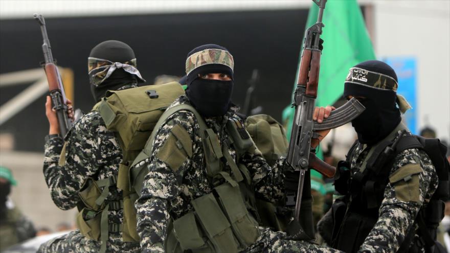 Combatientes de HAMAS durante la ceremonia de fúnebre de sus colegas muertos en el derrumbe de los túneles en Franja de Gaza, 29 de enero de 2015.